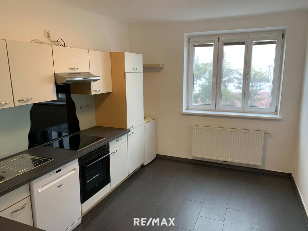 Apartment central with balcony and fitted kitchen