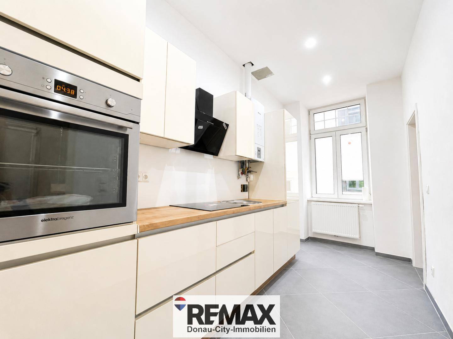 Apartment near Friedensbrücke separate kitchen