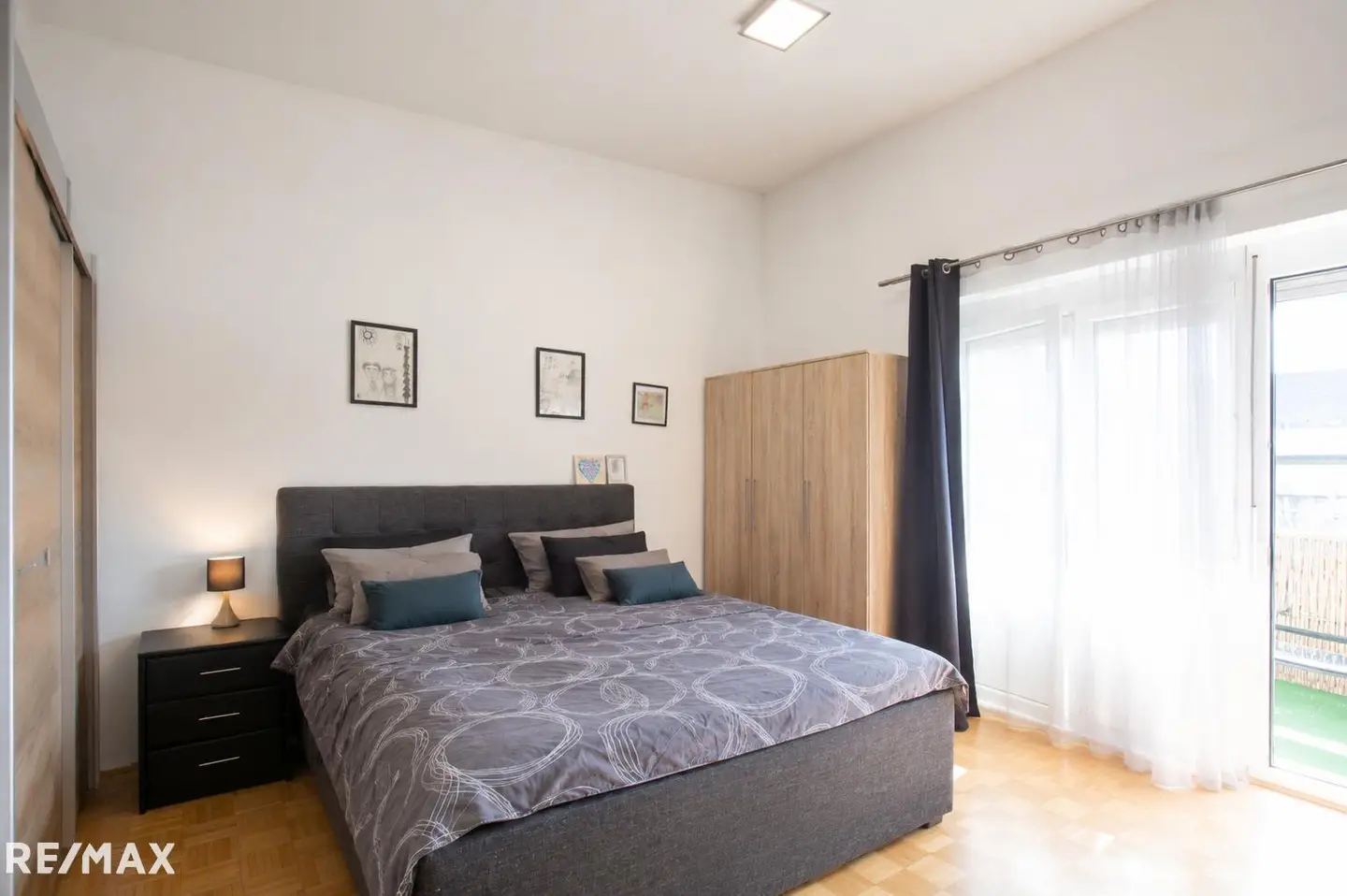 Helle Wohnung mit großem Südbalkon und Parkett