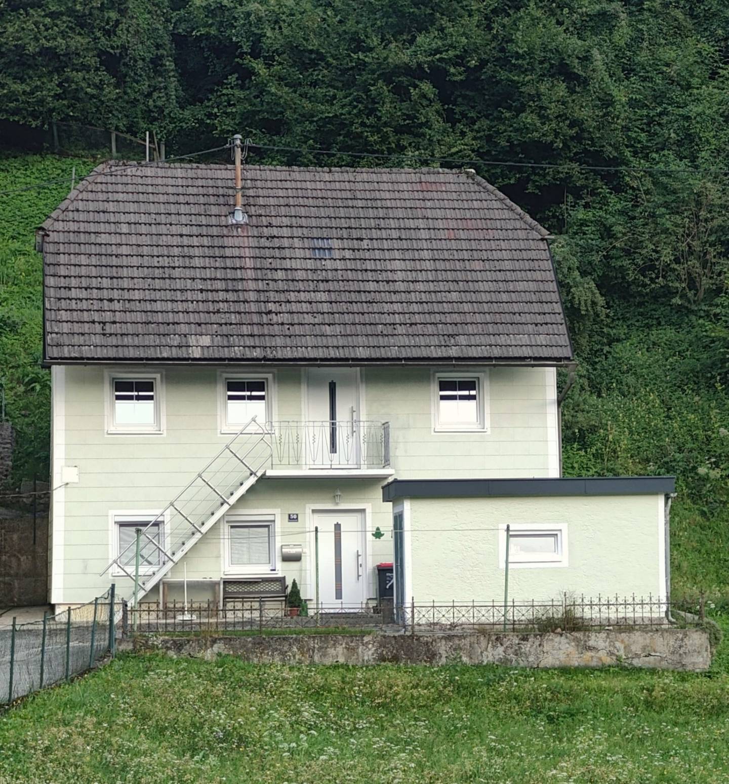 Charmantes kleines Haus mit Garage am Waldrand