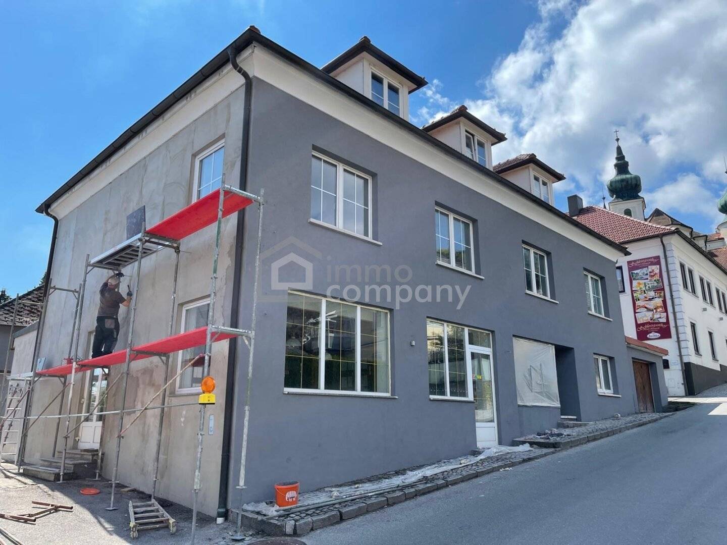 Spacious multi family house with garden and pool in Artstetten