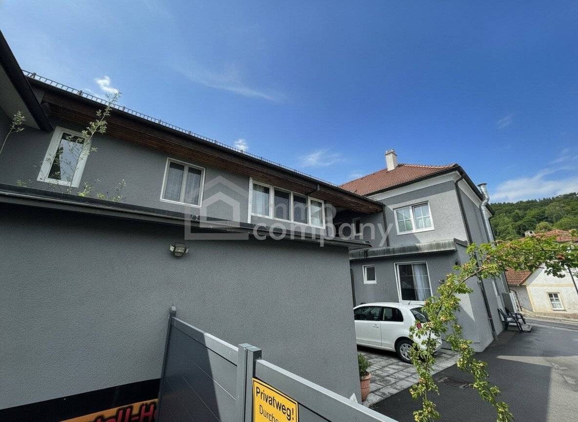 Spacious multi family house with garden and pool in Artstetten