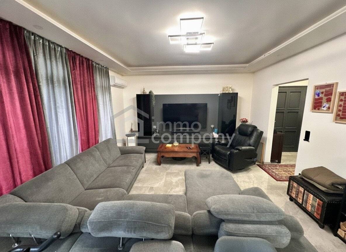 Spacious multi family house with garden and pool in Artstetten