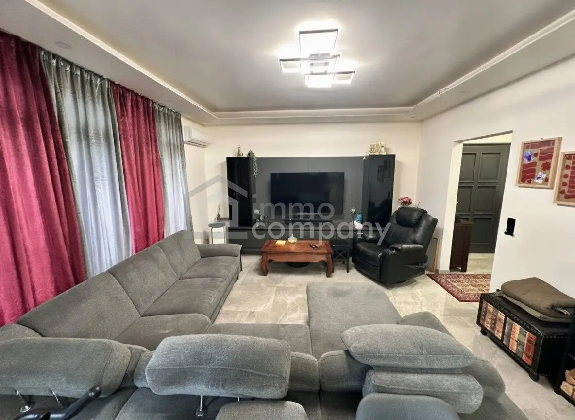 Großzügiges Mehrfamilienhaus mit Garten und Pool in Artstetten