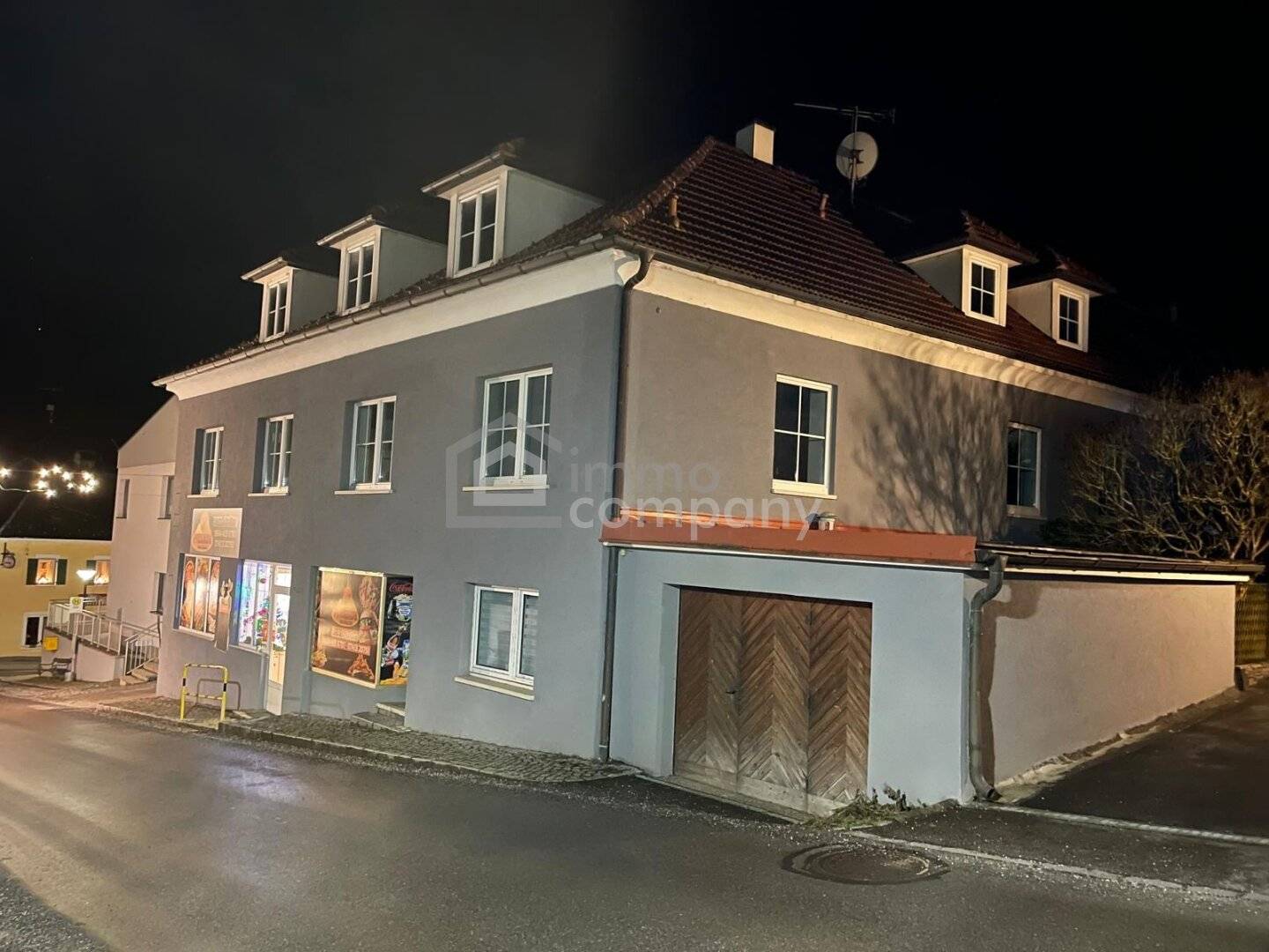 Spacious multi family house with garden and pool in Artstetten