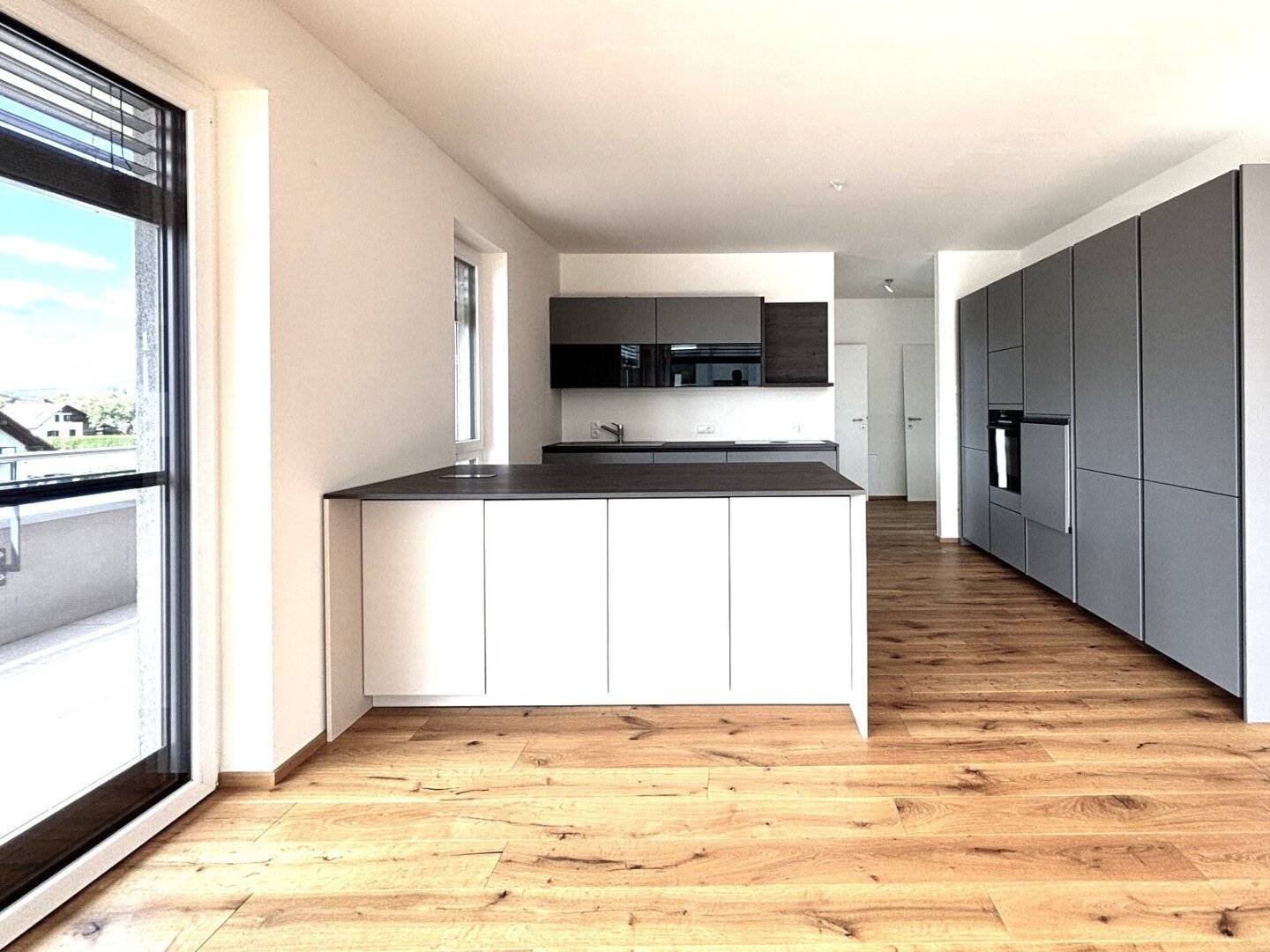 Modernes Penthouse mit eigenem Liftzugang direkt in die Wohnung und dreiseitiger Dachterrasse mit Wintergarten