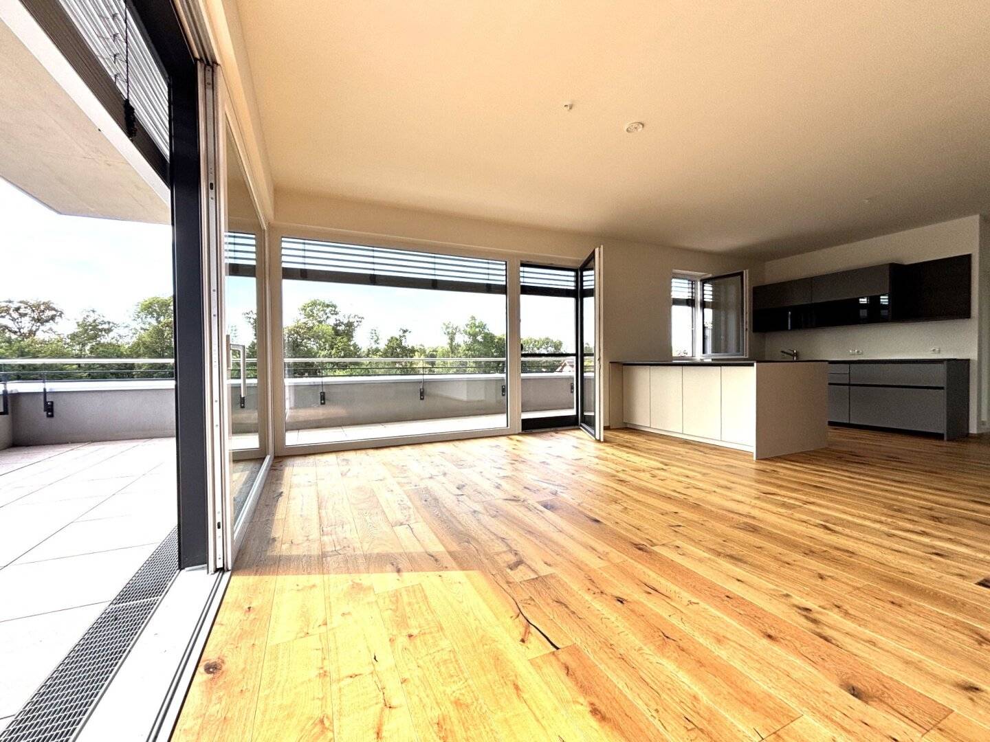 Modernes Penthouse mit eigenem Liftzugang direkt in die Wohnung und dreiseitiger Dachterrasse mit Wintergarten