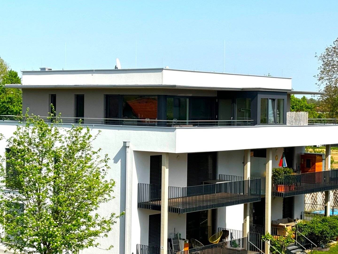 Modernes Penthouse mit eigenem Liftzugang direkt in die Wohnung und dreiseitiger Dachterrasse mit Wintergarten