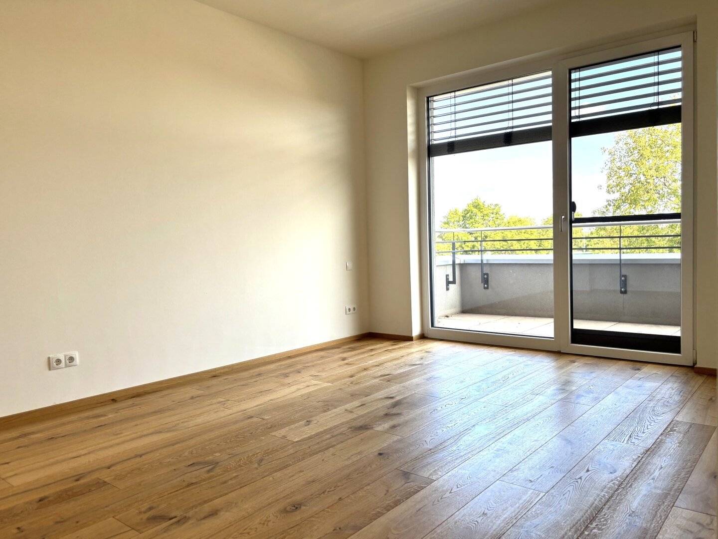 Modernes Penthouse mit eigenem Liftzugang direkt in die Wohnung und dreiseitiger Dachterrasse mit Wintergarten