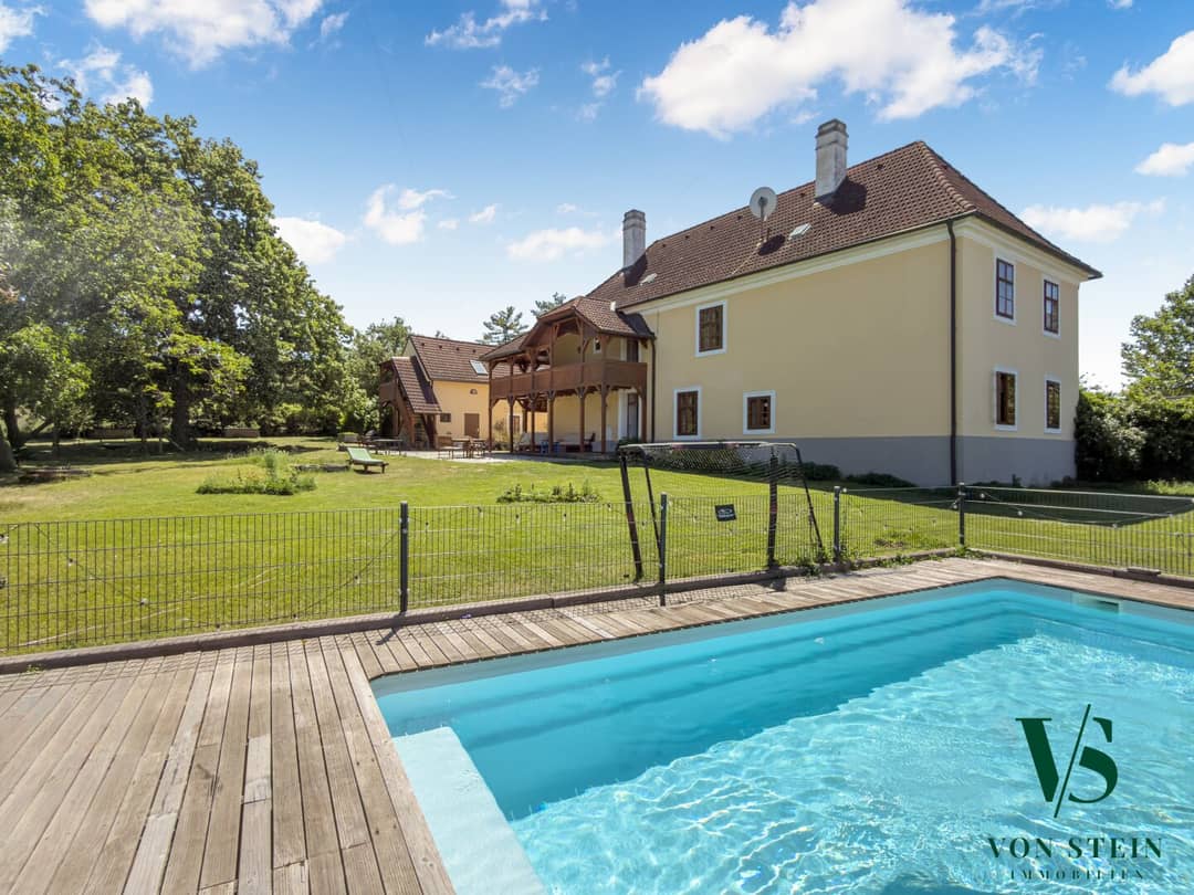 Historisches Landhaus mit Pool und Gästehaus in Seebarn