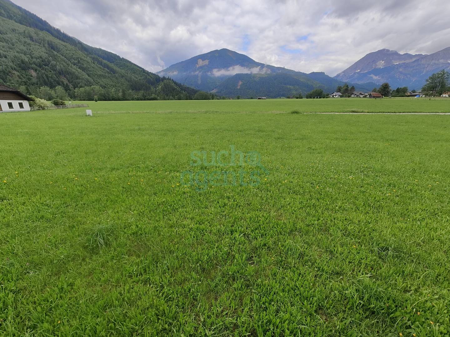Ebenes Baugrundstück mit Bergblick in Hall bei Admont