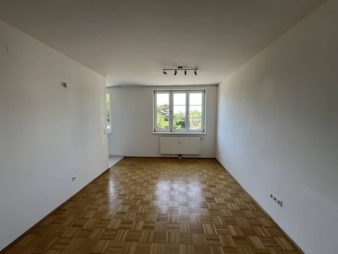 Gepflegte Wohnung mit offener Küche Parkettboden