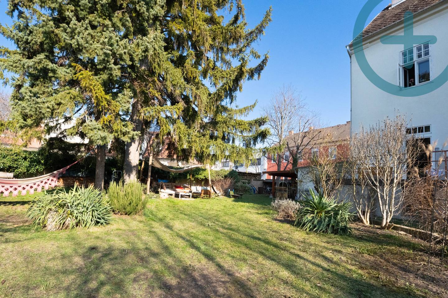 Charmantes Altbauhaus mit Terrasse und Ausbaupotenzial