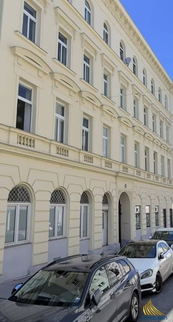 Apartment with historic charm and high ceilings in a quiet side street