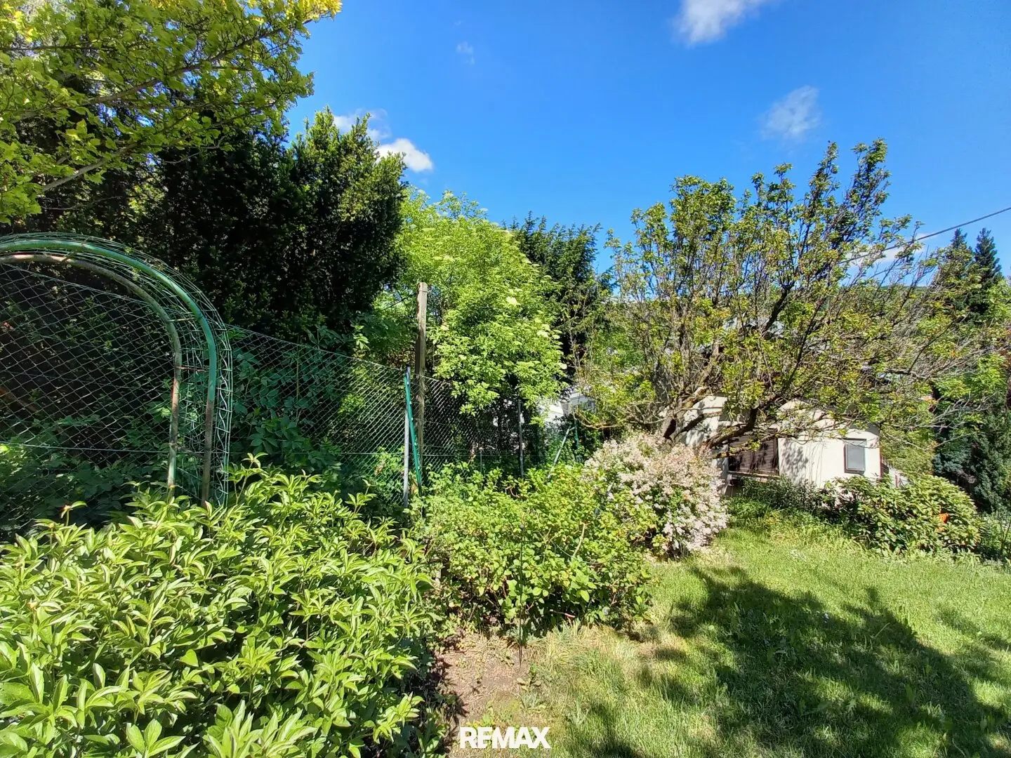 Charming garden house with distant view in a quiet green setting