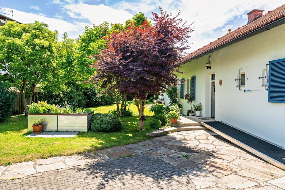 Geräumiger Bungalow mit Garten und Terrasse in Liebenau