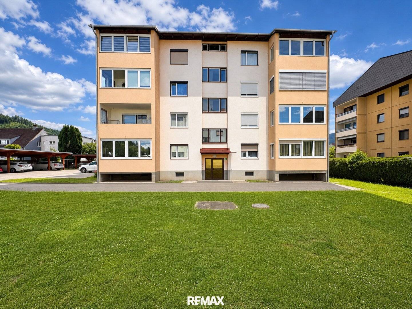Frisch sanierte Wohnung mit Loggia und Carport