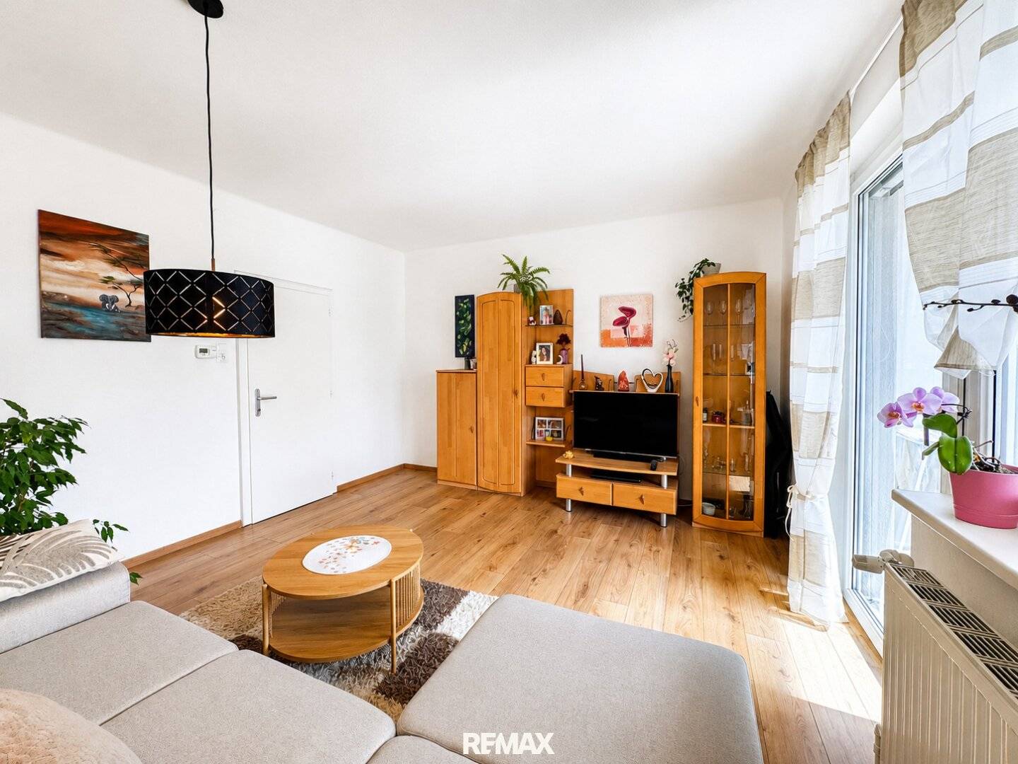 Frisch sanierte Wohnung mit Loggia und Carport