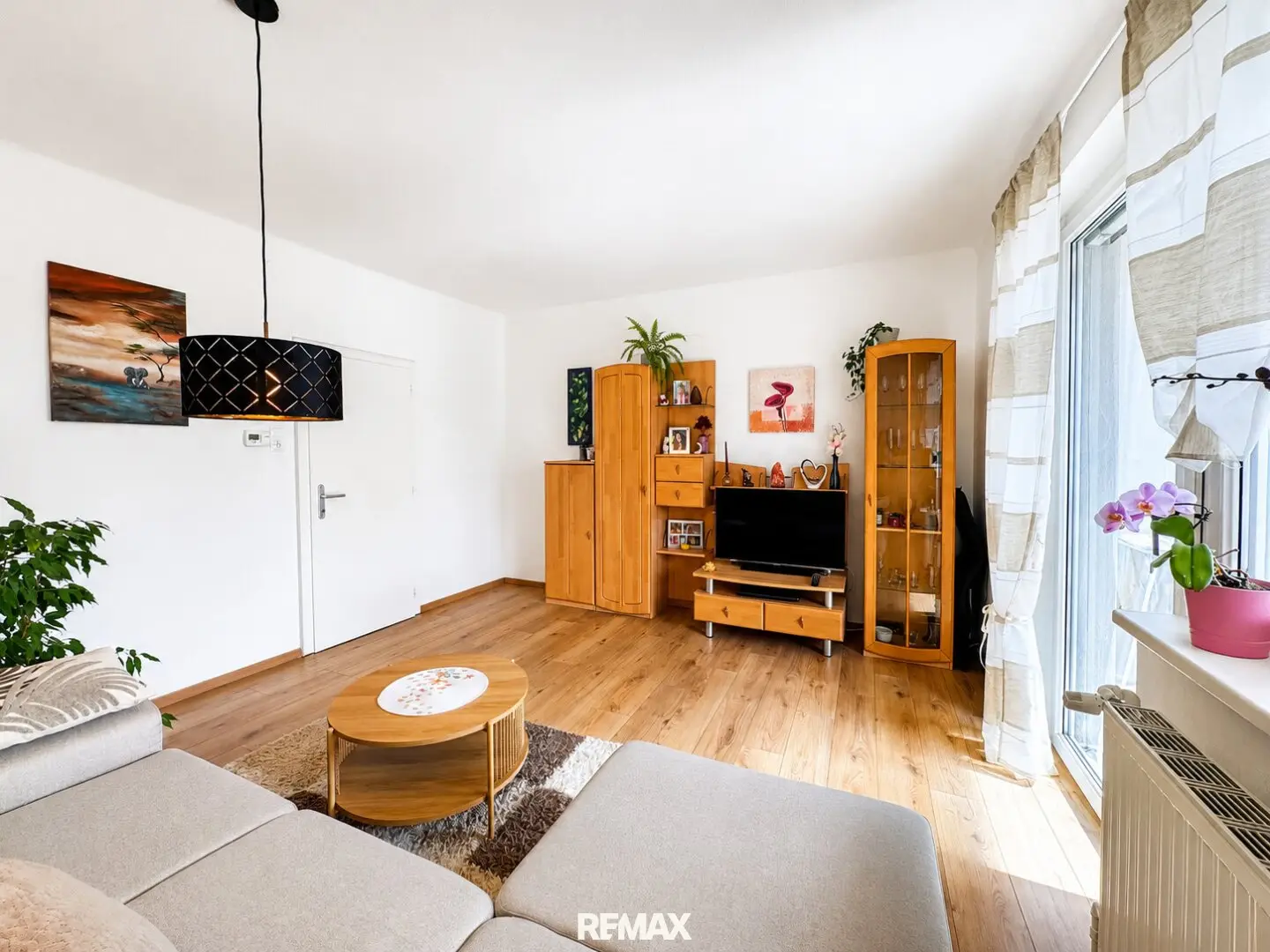 Frisch sanierte Wohnung mit Loggia und Carport