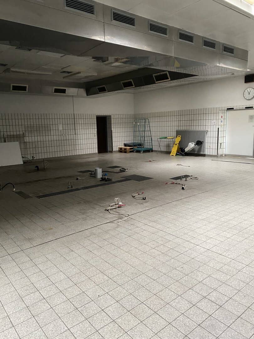 Gewerbliche Top-Immobilie in Gleinstätten: Modern, vielseitig, günstige Miet-Preise!