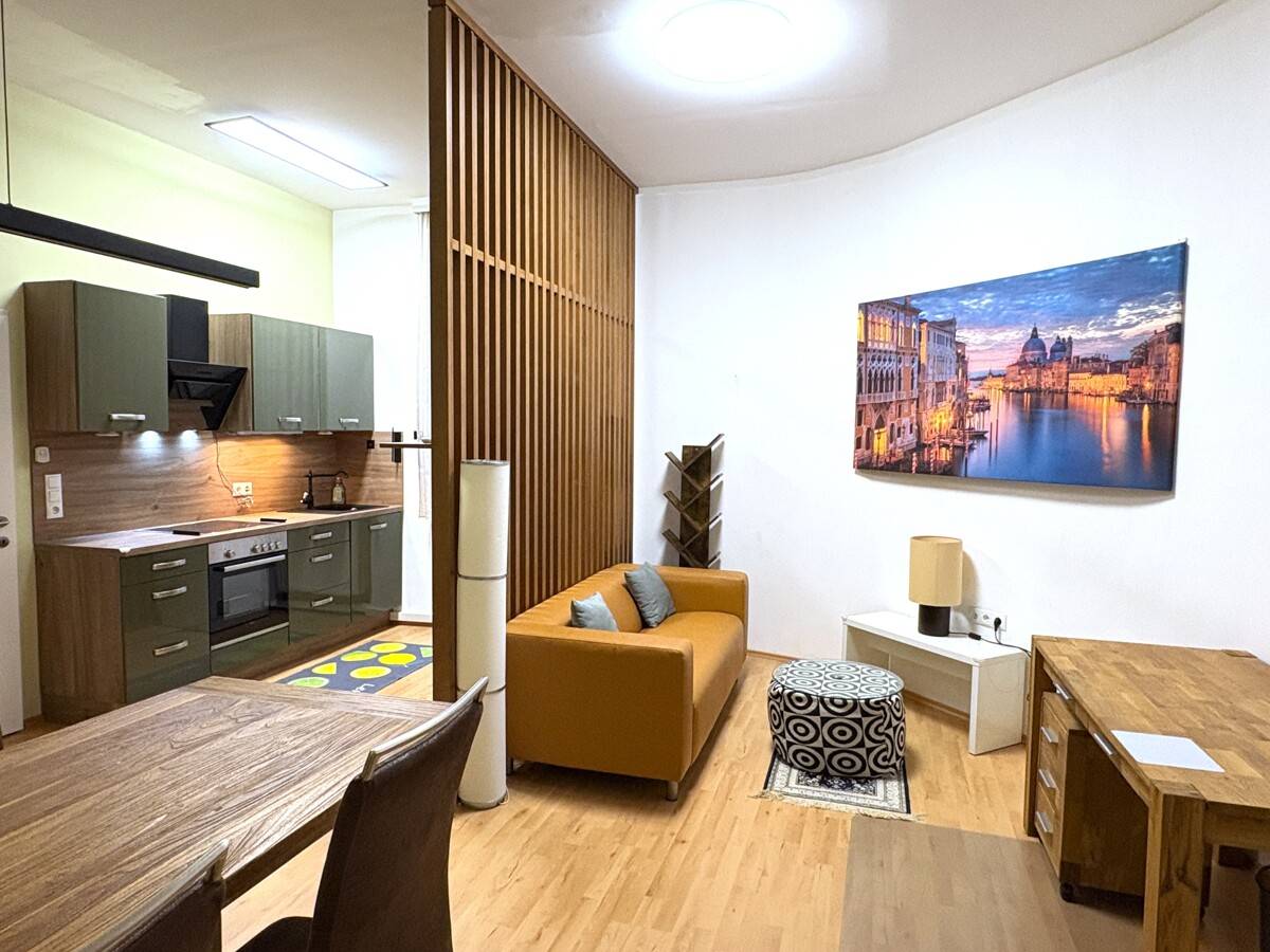 Old building apartment near Augarten quiet location