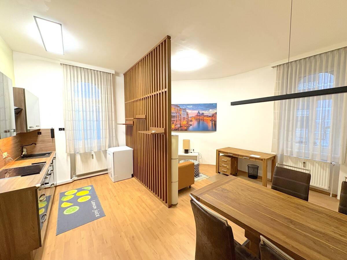 Old building apartment near Augarten quiet location