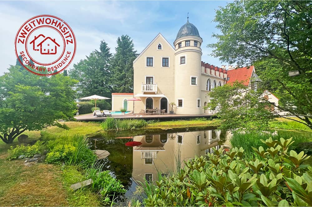 Castle with panoramic views and park grounds in a tranquil setting