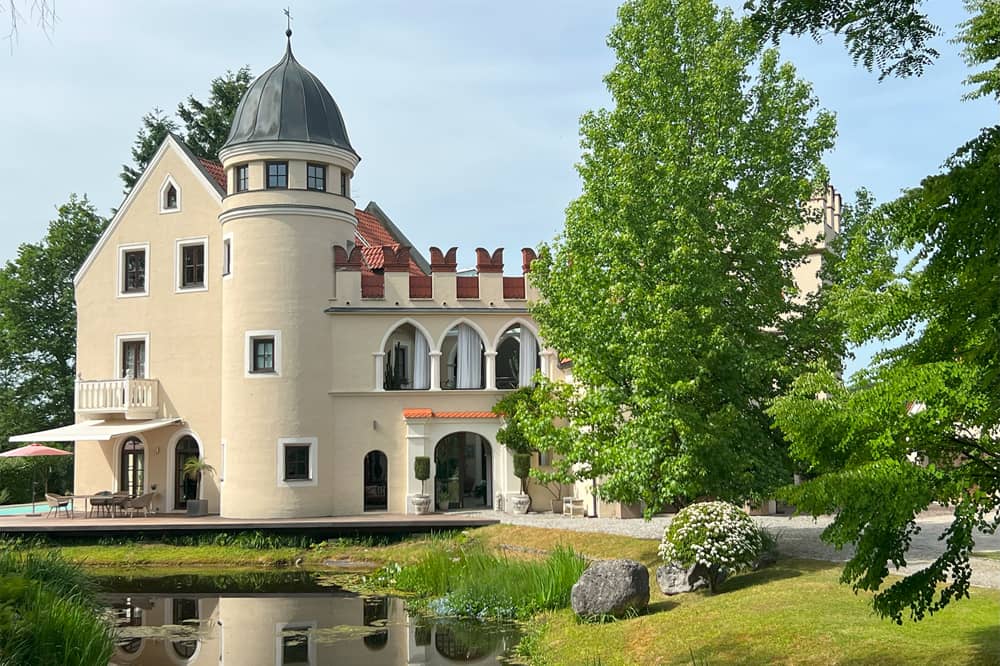 Castle with panoramic views and park grounds in a tranquil setting