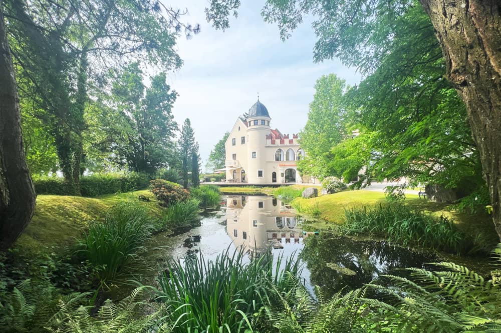 Castle with panoramic views and park grounds in a tranquil setting