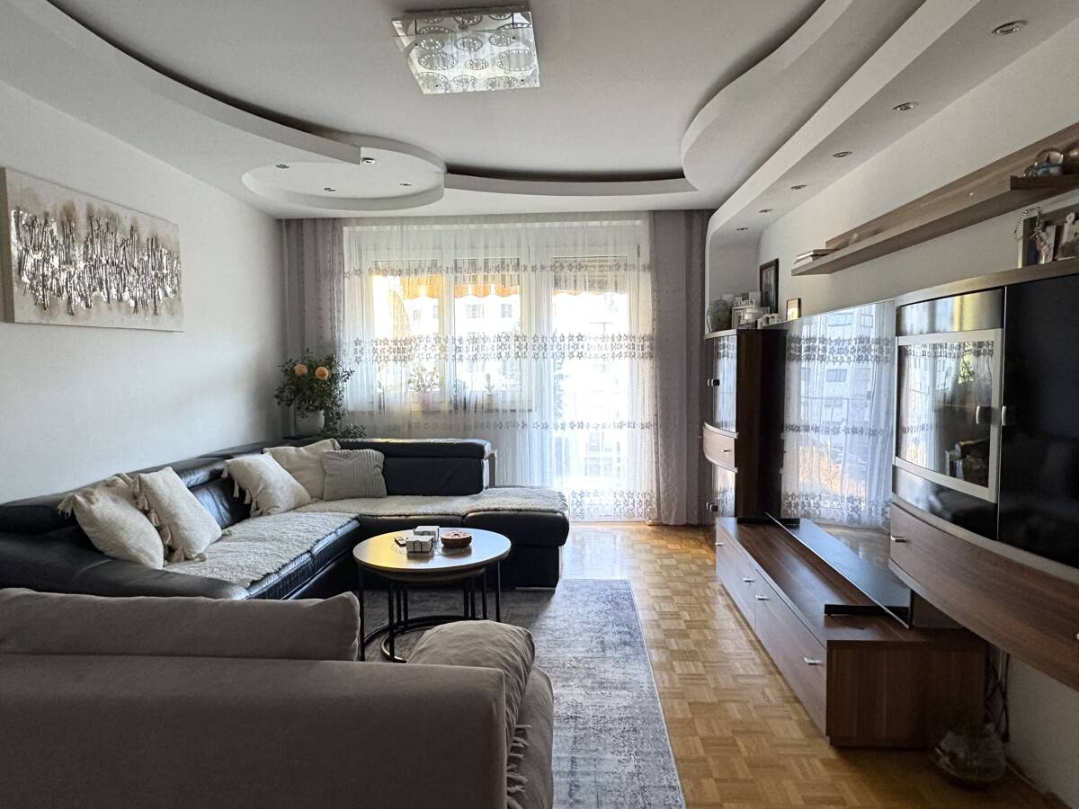 Apartment in central location with two balconies