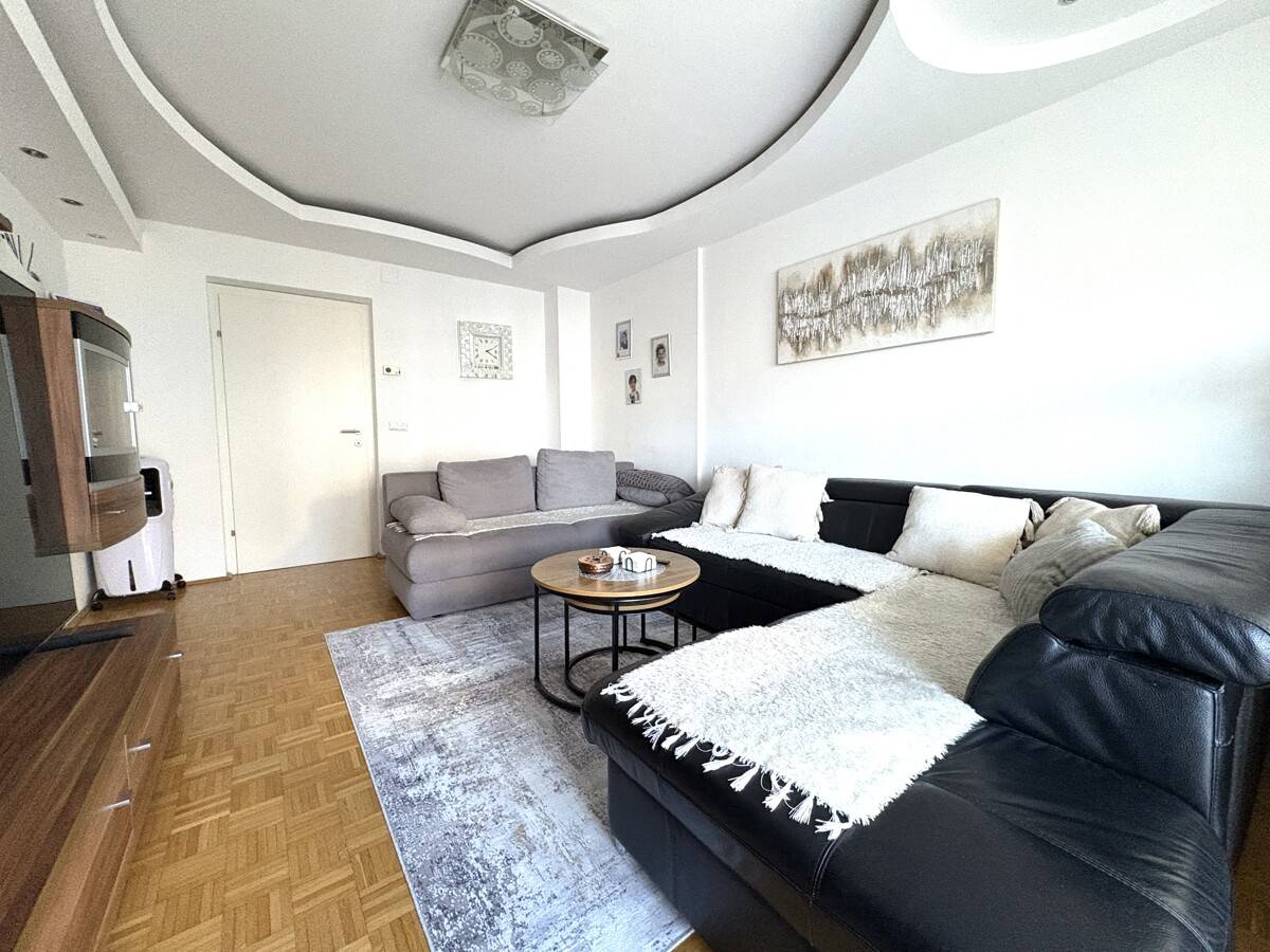 Apartment in central location with two balconies