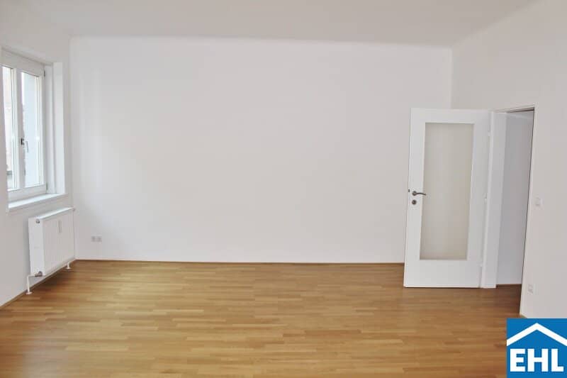 Bright 3-Room Apartment with Parquet and Elevator on Schottenring