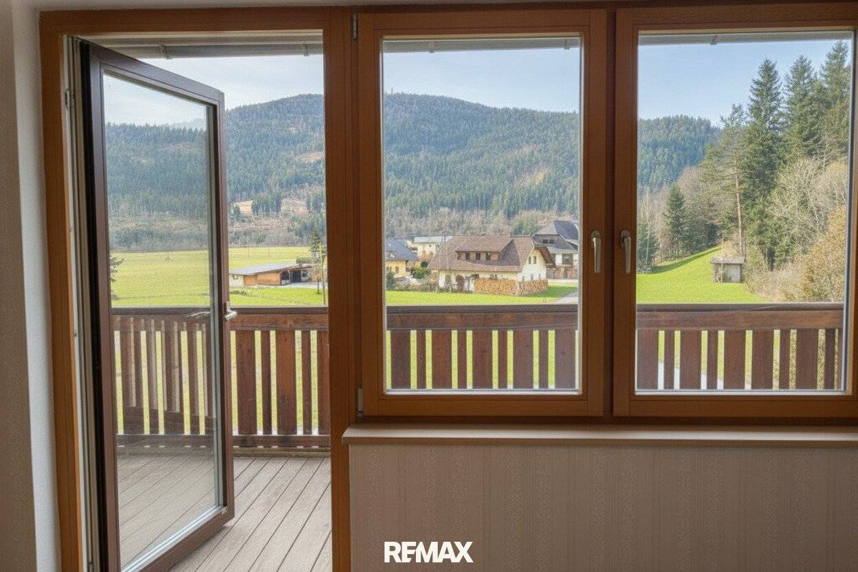 Solides Einfamilienhaus mit Balkon in ruhiger Grünlage