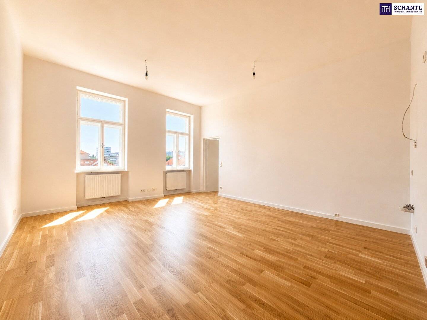Old building apartment with lift quiet courtyard