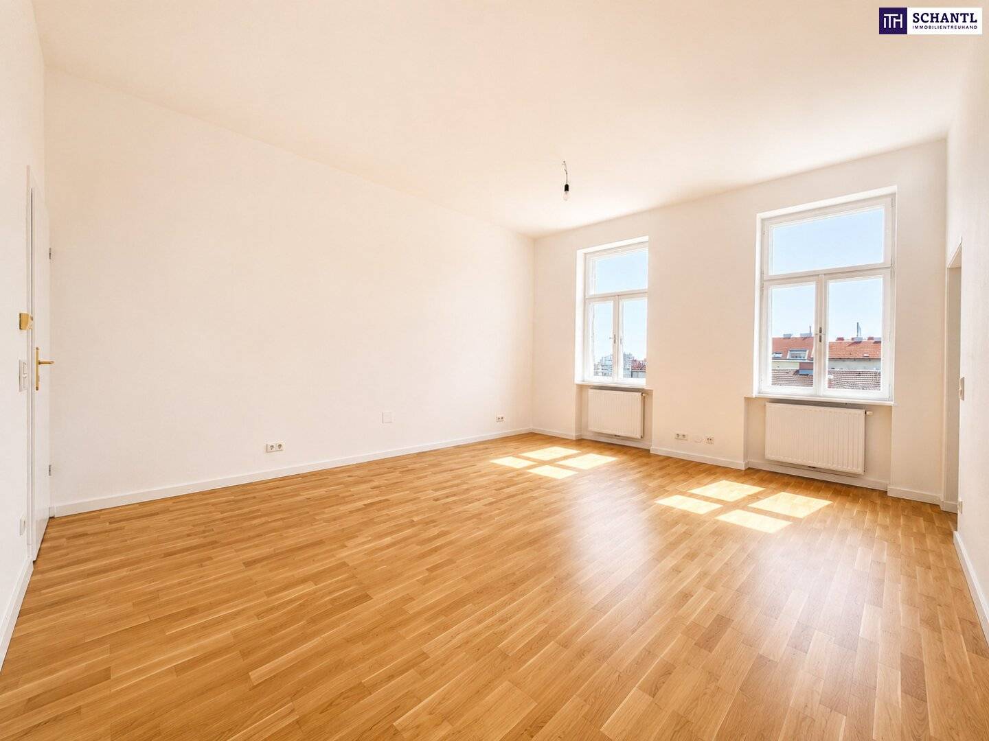 Old building apartment with lift quiet courtyard
