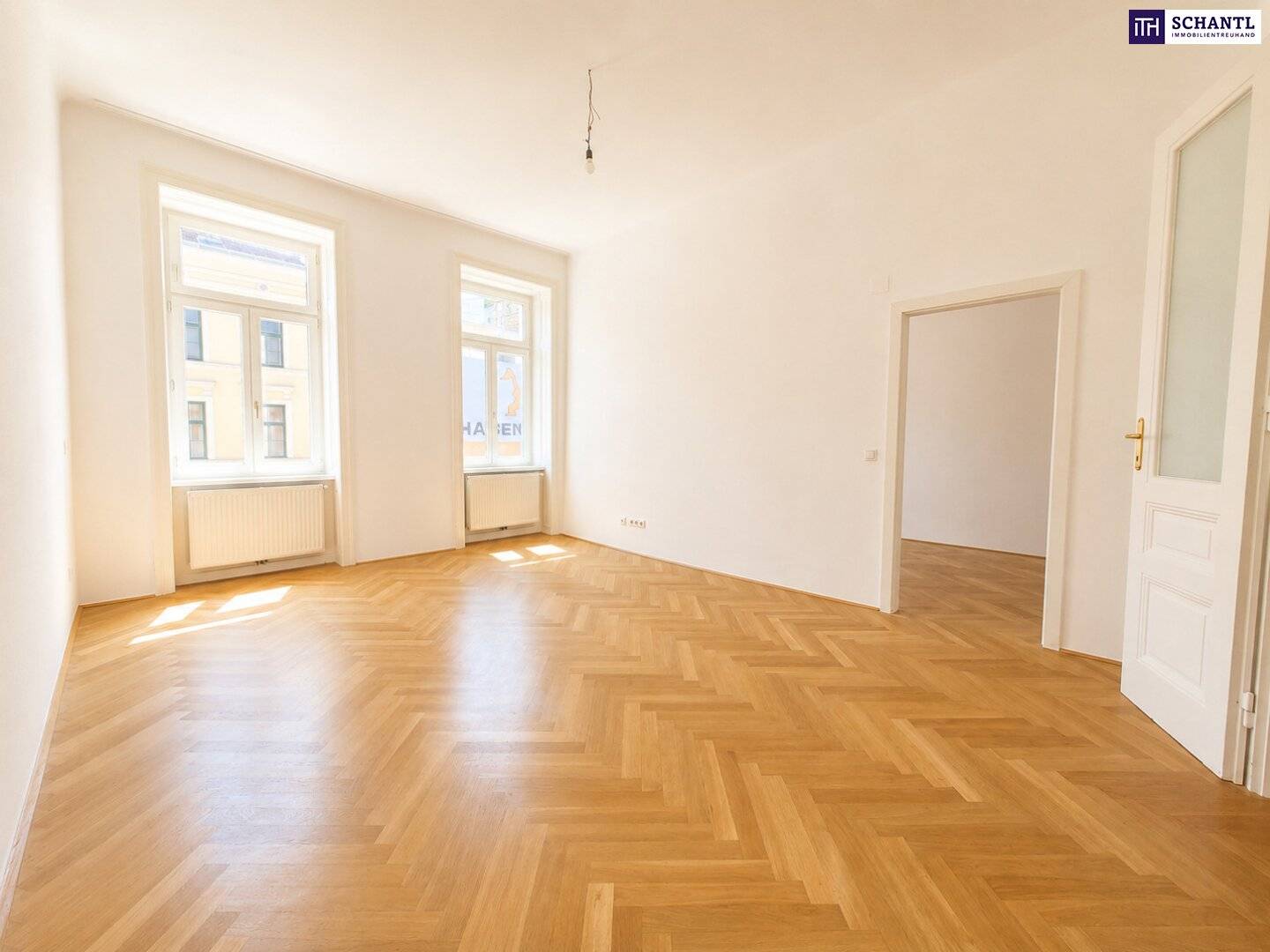 Altbauwohnung mit Stuckdecke und Lift