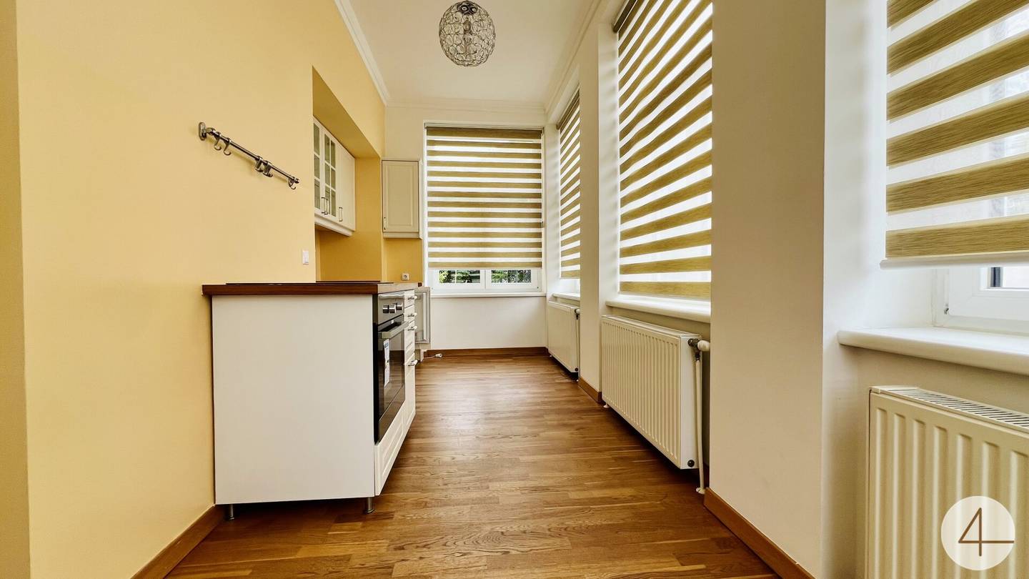 Apartment in old building with green view and parking near station