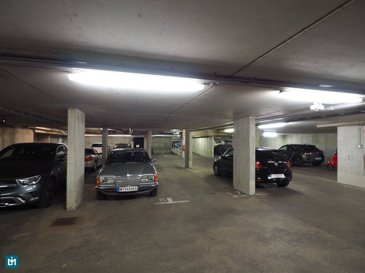 Underground parking space near Hernalser Hauptstraße
