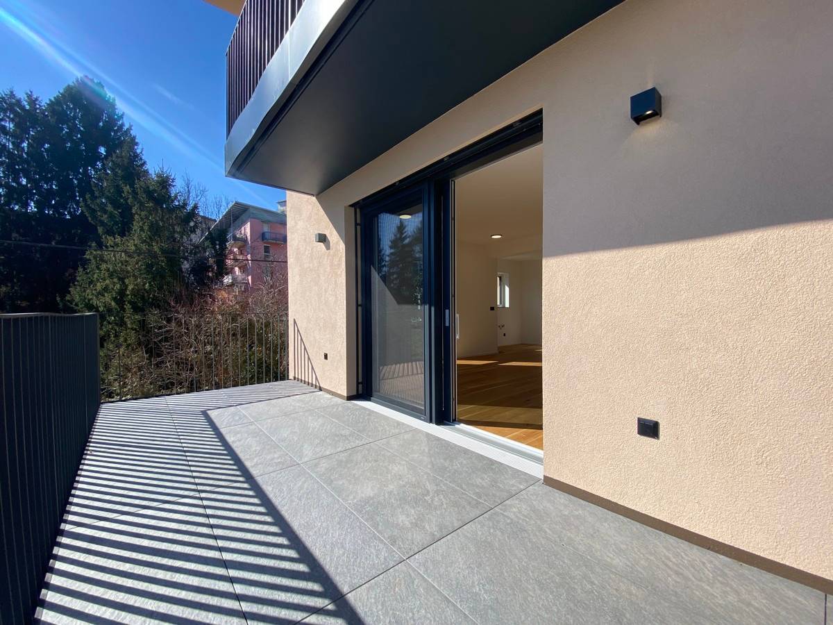 Brand new apartment with terrace in sunny quiet location