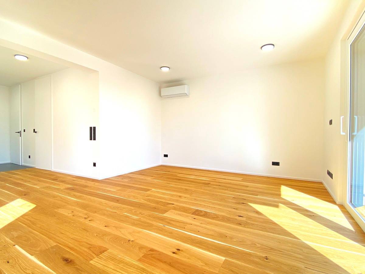 Brand new apartment with terrace in sunny quiet location