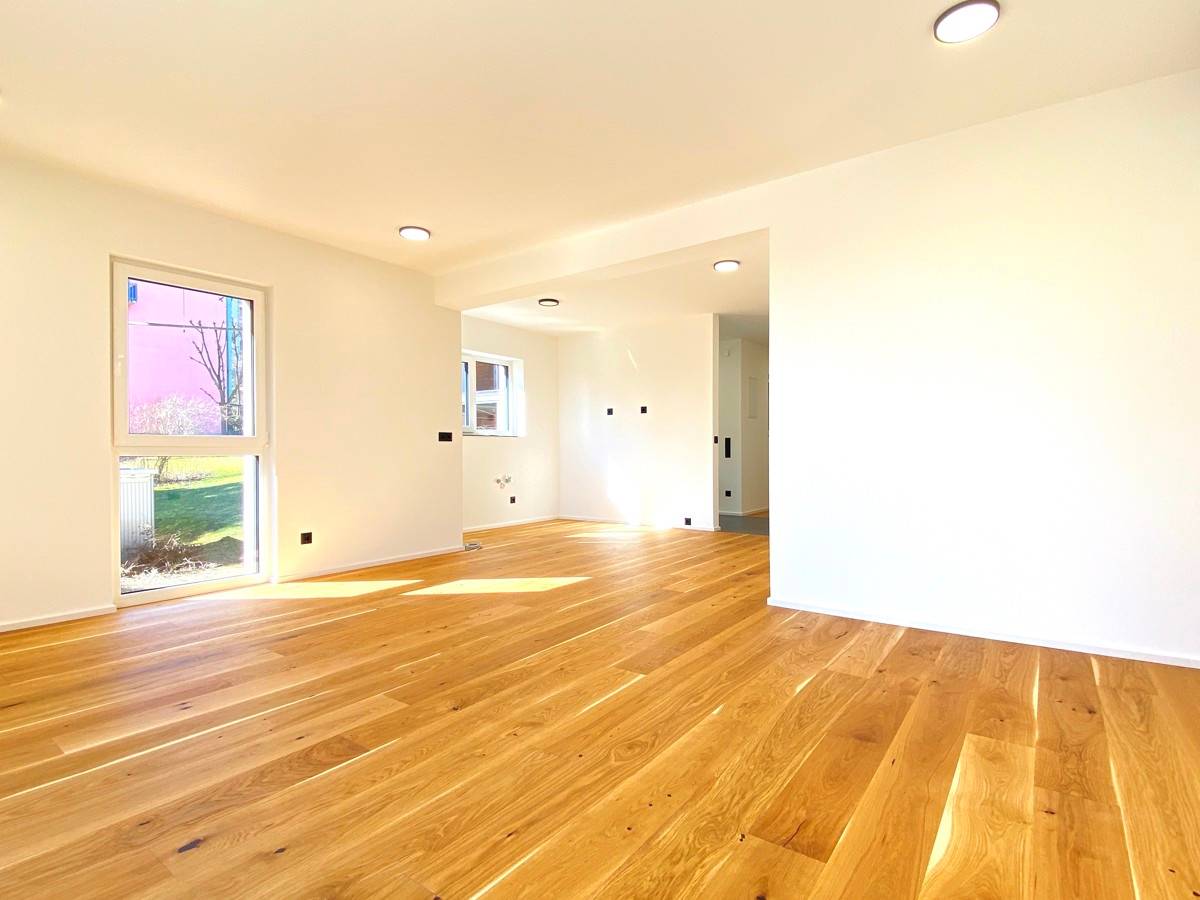 Brand new apartment with terrace in sunny quiet location