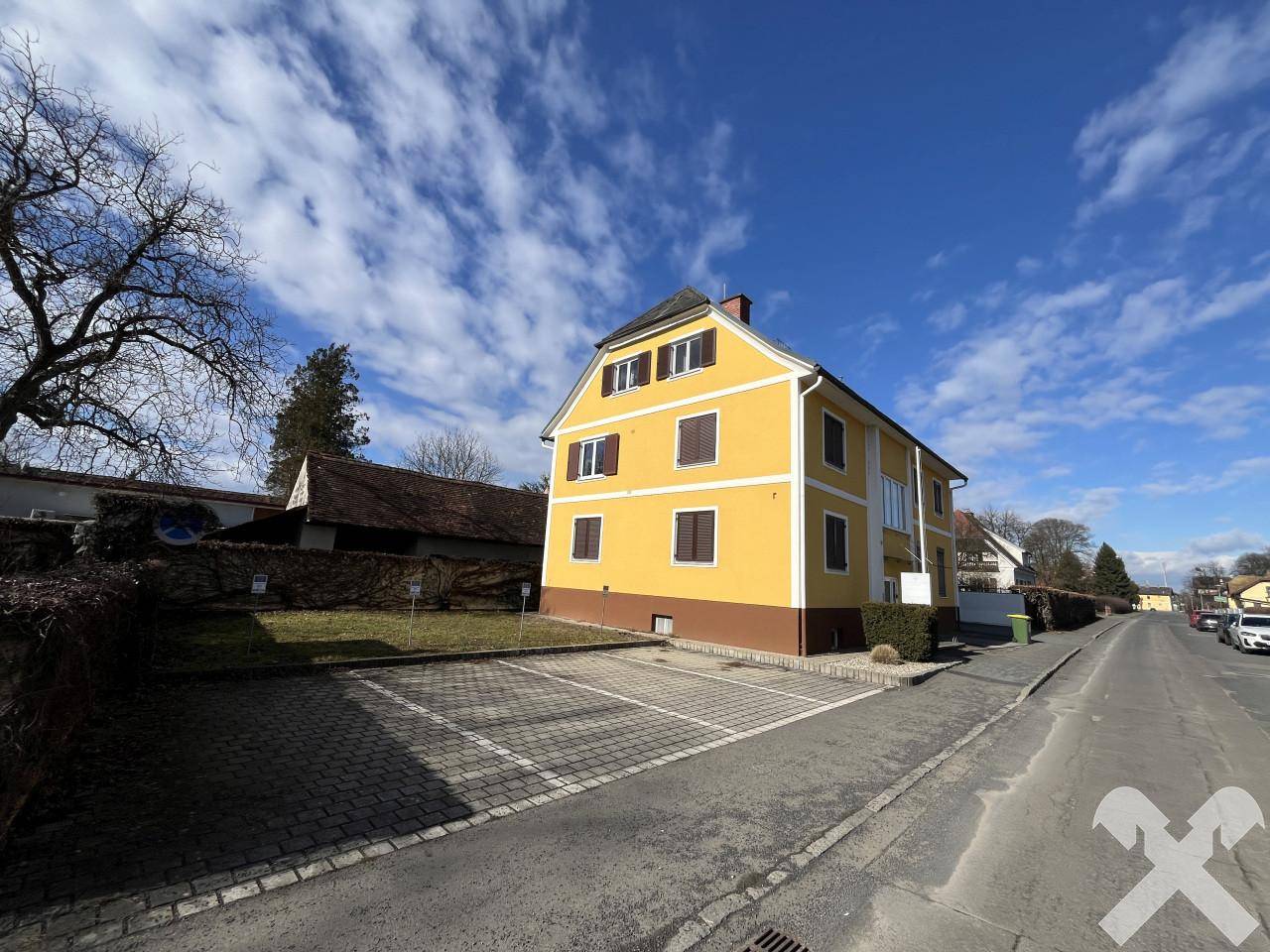 Gewerbeimmobilie mit vermieteten Wohnungen und Garage in Mureck