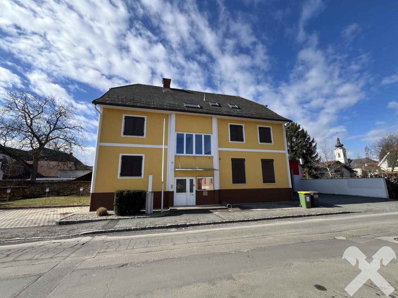 Gewerbeimmobilie mit vermieteten Wohnungen und Garage in Mureck