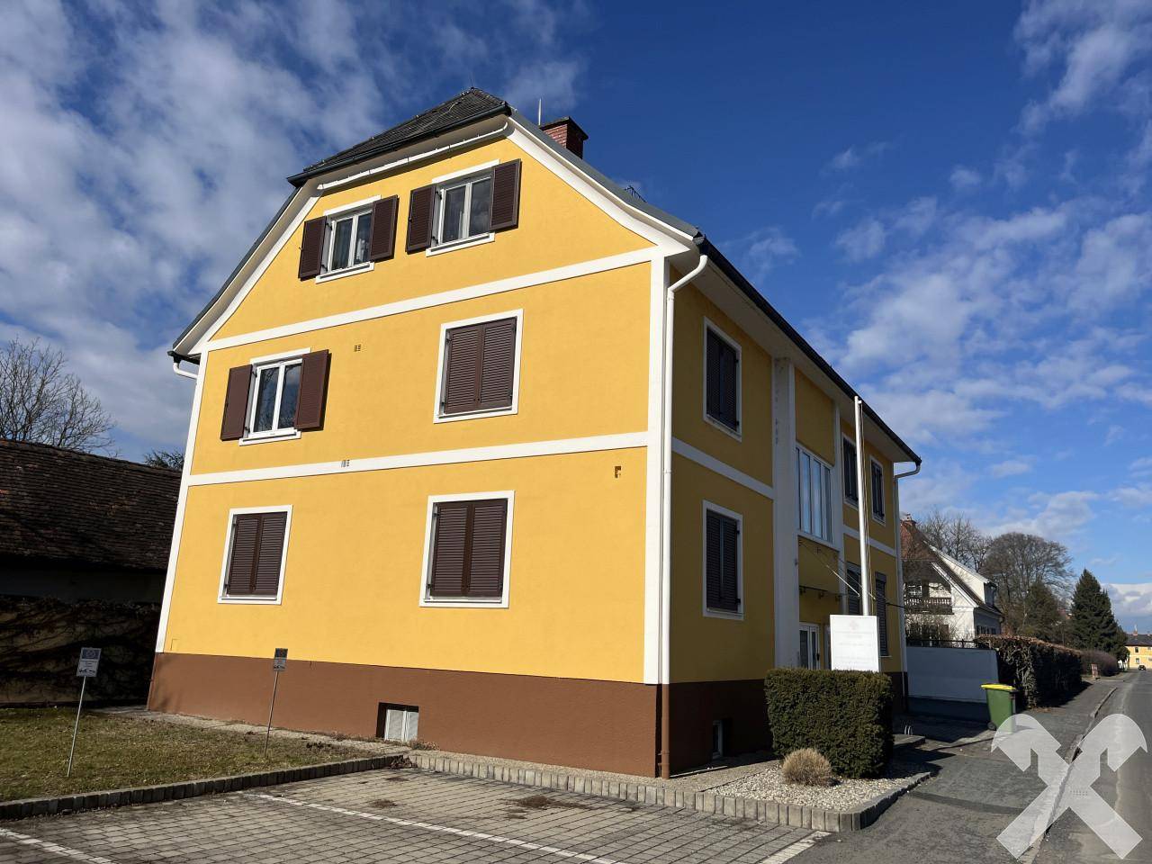 Gewerbeimmobilie mit vermieteten Wohnungen und Garage in Mureck