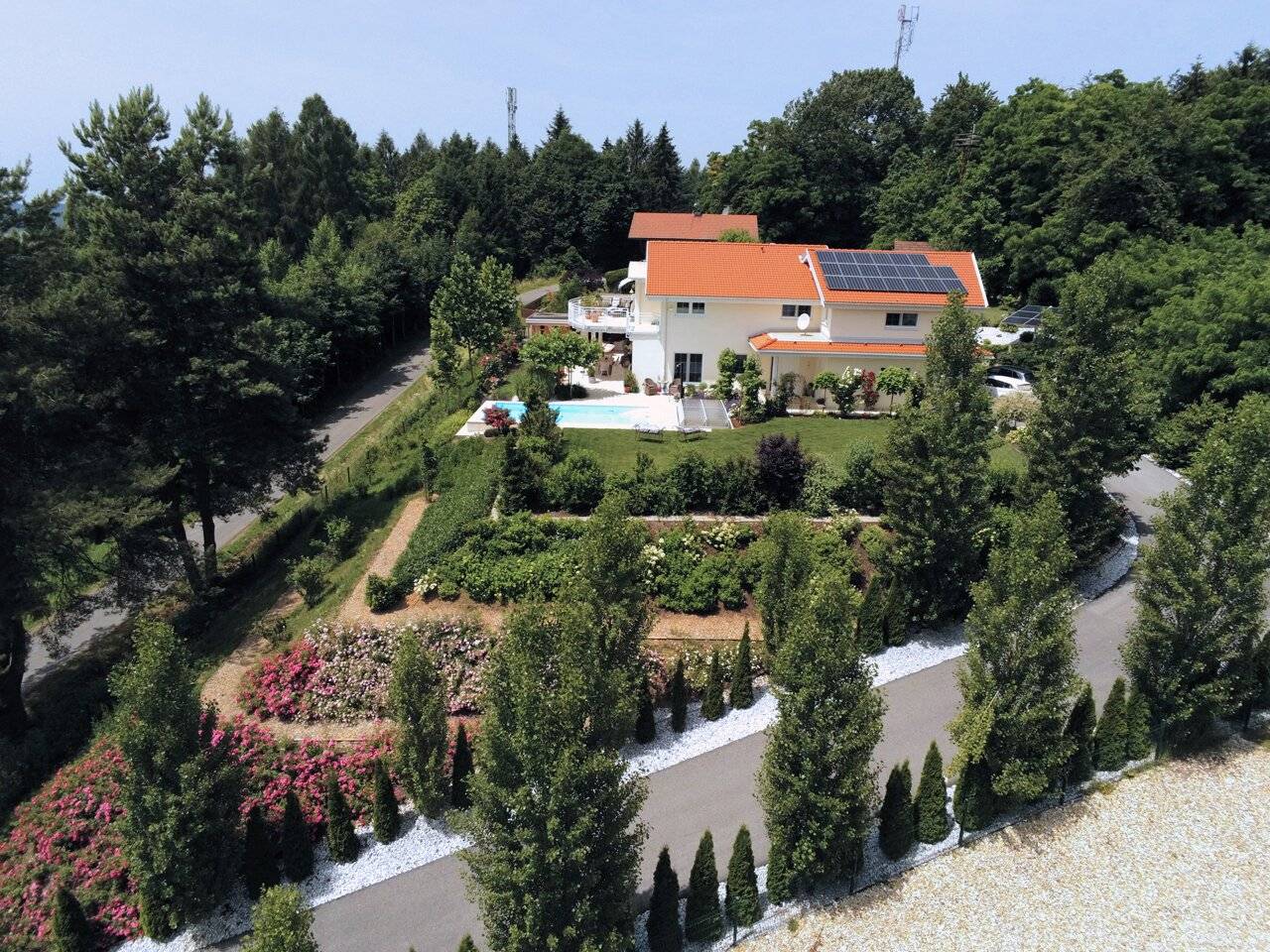 Prächtiges Landhaus mit Poolanlage, eingeräumtes Wohnrecht für 15 Jahre
