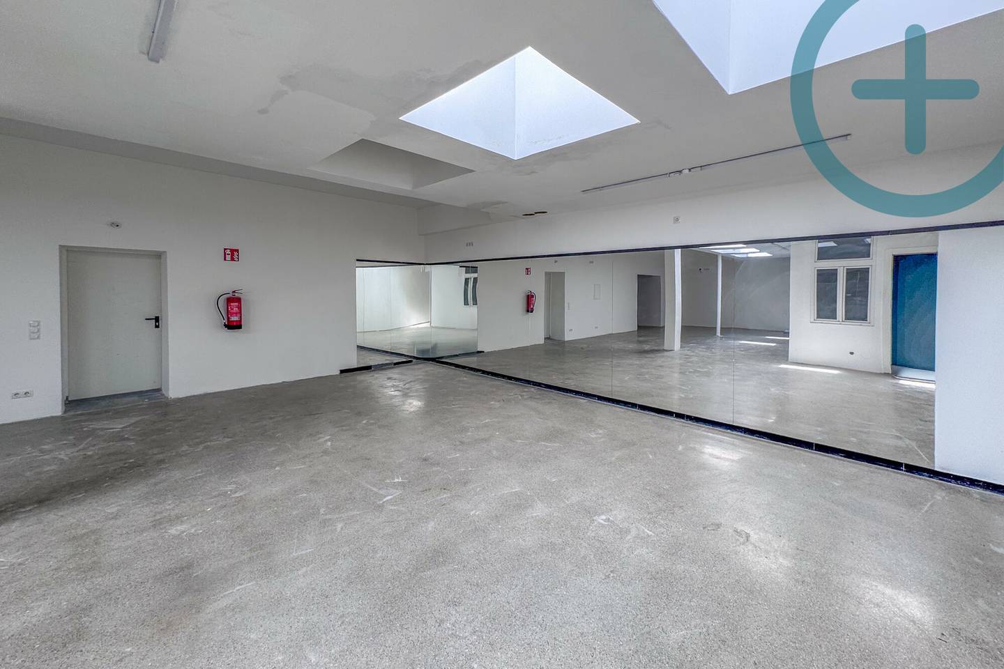 Bright Loft Commercial Space with Courtyard Access near Wilhelminenberg