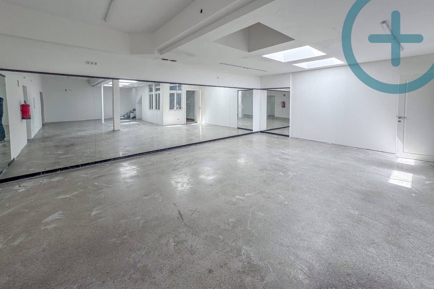 Bright Loft Commercial Space with Courtyard Access near Wilhelminenberg