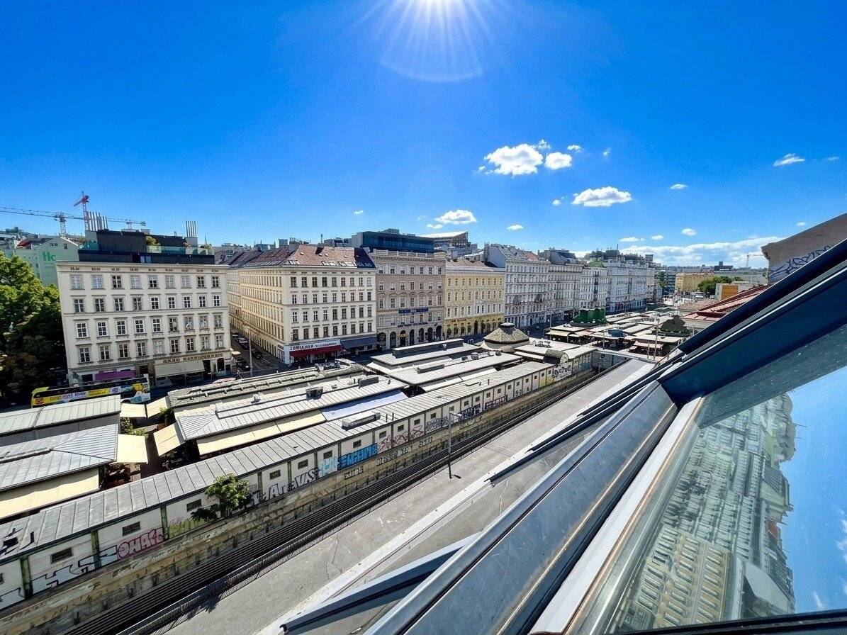 Penthouse at Naschmarkt with terrace and city view