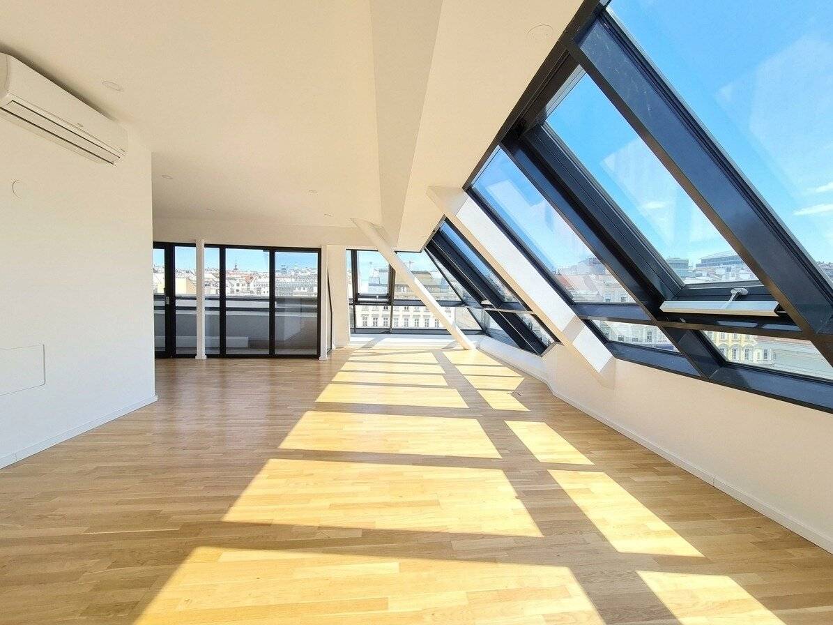 Penthouse at Naschmarkt with terrace and city view