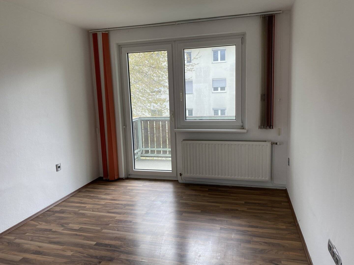 Altbauwohnung hell mit Balkon und Loggia